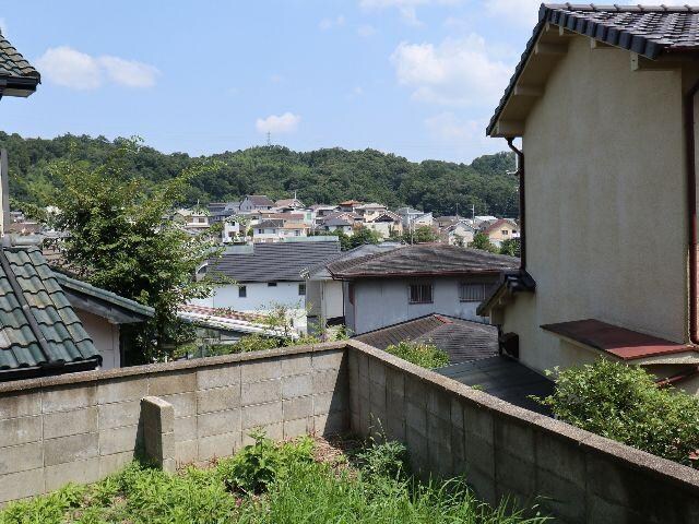  近鉄難波線・奈良線/生駒駅 バス9分生駒台小学校下車:停歩3分 1-2階 築45年