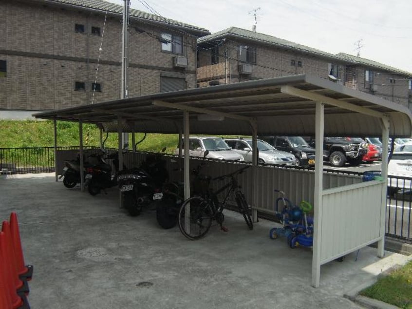  近鉄難波線・奈良線/近鉄奈良駅 バス14分梅美台7丁目下車:停歩4分 1階 築24年