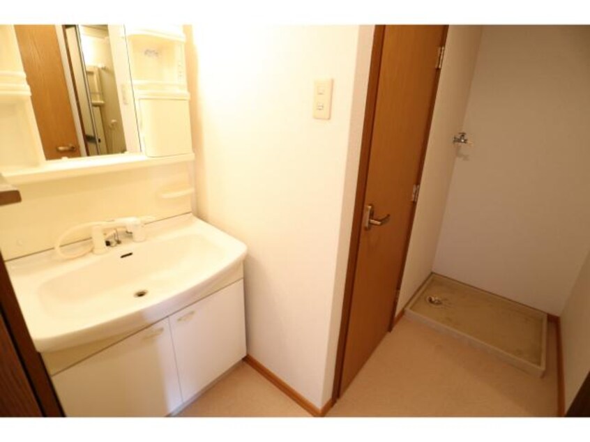  大和路線・関西本線/奈良駅 バス5分大安寺下車:停歩9分 1階 築27年