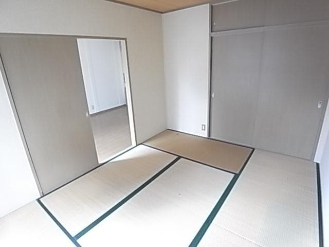  近鉄難波線・奈良線/近鉄奈良駅 バス10分木津南ソレイユ下車:停歩7分 1階 築27年