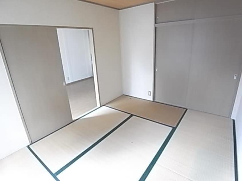  近鉄難波線・奈良線/近鉄奈良駅 バス10分木津南ソレイユ下車:停歩7分 1階 築27年