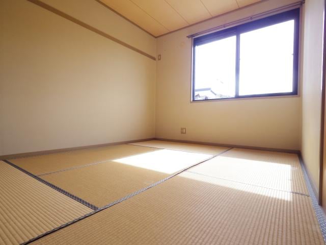  近鉄難波線・奈良線/近鉄奈良駅 バス15分梅美台西下車:停歩3分 1階 築27年