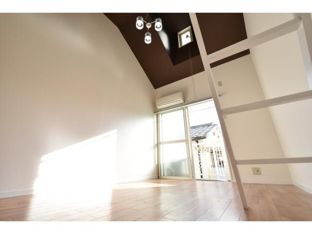  近鉄難波線・奈良線/近鉄奈良駅 バス11分萩ヶ丘下車:停歩7分 2階 築35年