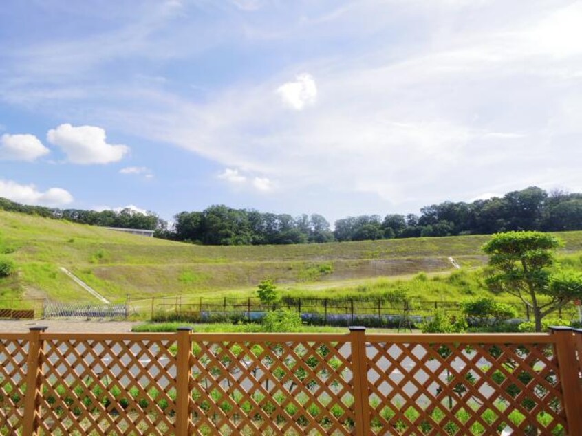  近鉄難波線・奈良線/近鉄奈良駅 バス15分梅美台西下車:停歩12分 1階 築21年