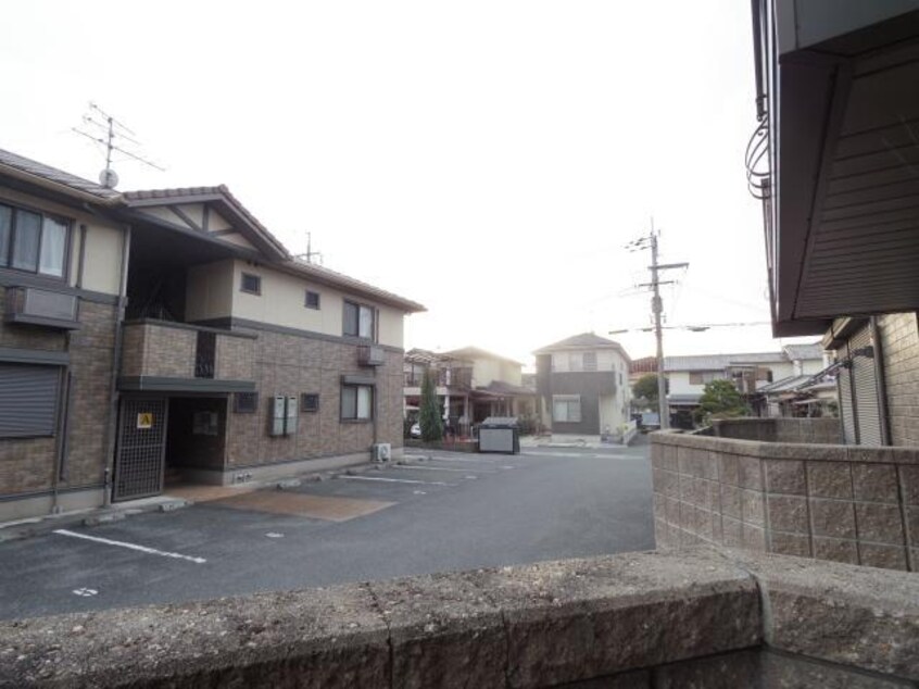  大和路線・関西本線/奈良駅 バス8分北神殿下車:停歩10分 1階 築19年