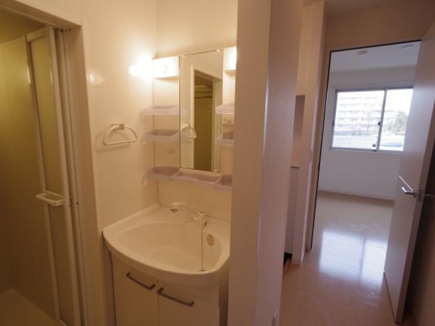  近鉄難波線・奈良線/近鉄奈良駅 バス10分萩ヶ丘下車:停歩6分 1階 築18年