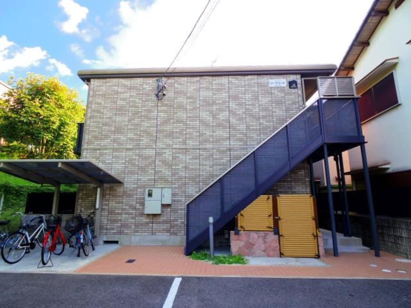  近鉄難波線・奈良線/近鉄奈良駅 徒歩13分 1階 築18年