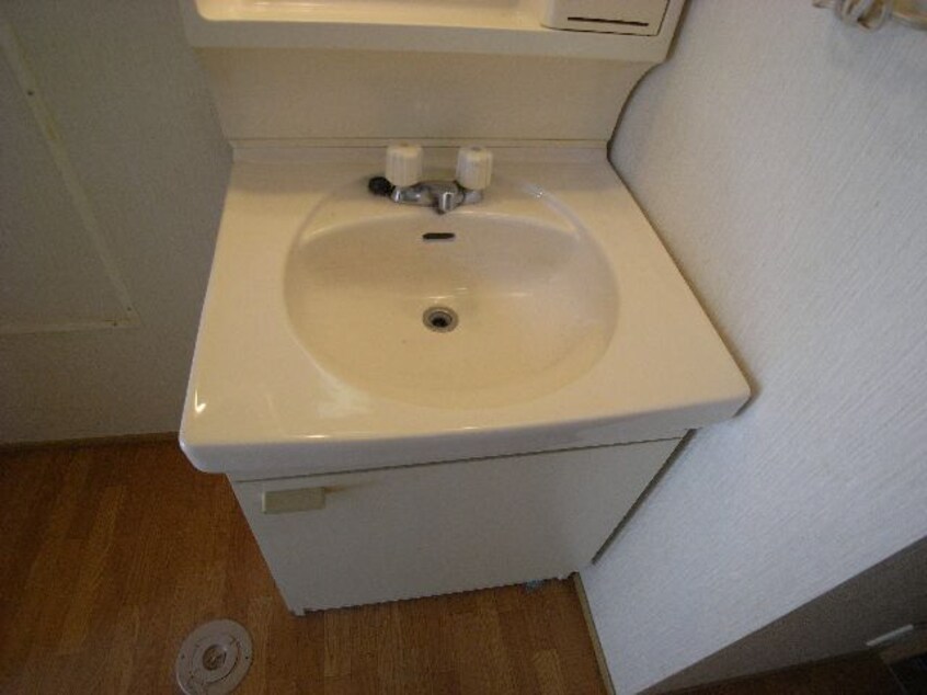  大和路線・関西本線/奈良駅 バス16分大和ハウス前下車:停歩7分 2階 築28年