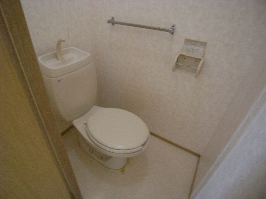  大和路線・関西本線/奈良駅 バス16分大和ハウス前下車:停歩7分 2階 築28年