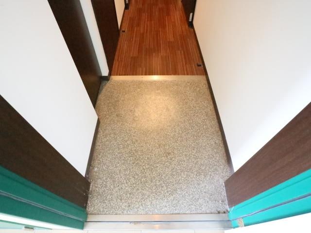  近鉄難波線・奈良線/近鉄奈良駅 バス10分八軒町下車:停歩9分 3階 築17年