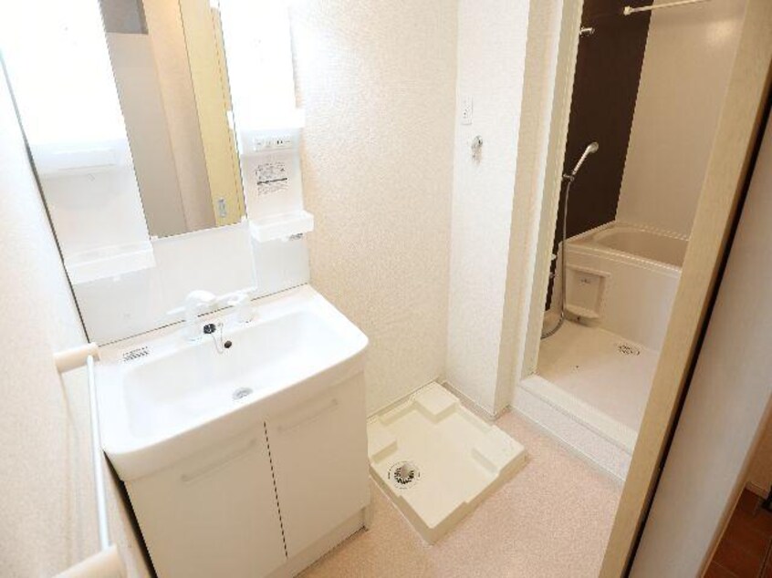  大和路線・関西本線/奈良駅 バス15分八条地蔵前下車:停歩3分 1階 築9年