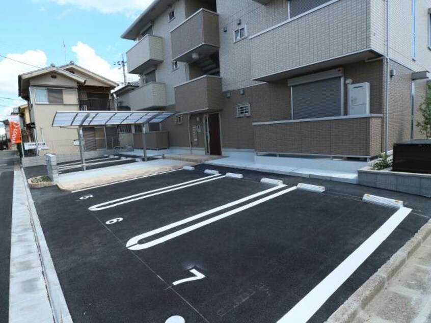  近鉄難波線・奈良線/近鉄奈良駅 バス14分北神殿下車:停歩5分 1階 築7年