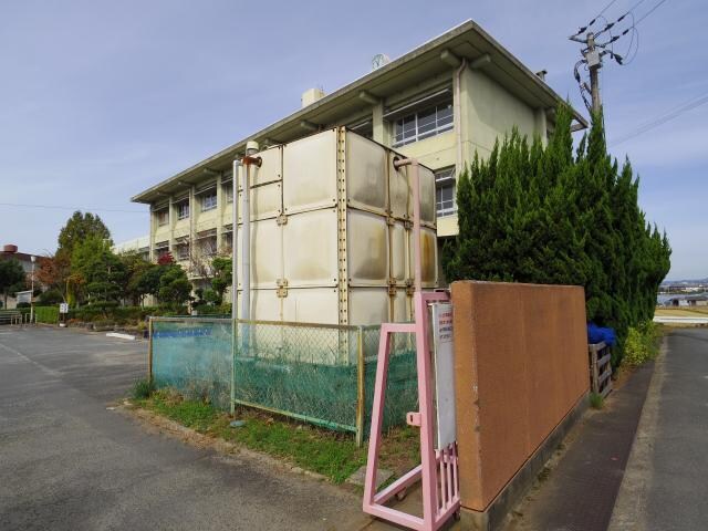 奈良市立帯解小学校(小学校)まで1165m 桜井線<万葉まほろば線>/帯解駅 徒歩17分 1階 築19年