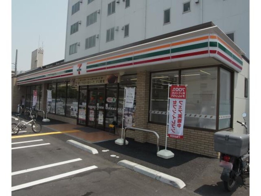 セブンイレブン奈良大宮町４丁目店(コンビニ)まで300m 近鉄難波線・奈良線/新大宮駅 徒歩11分 2階 築45年
