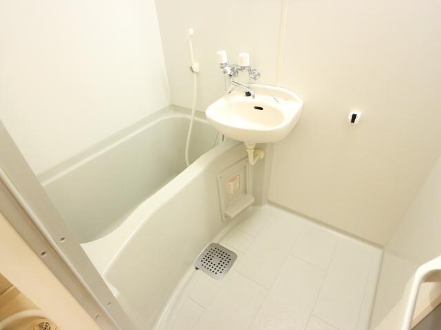  大和路線・関西本線/大和小泉駅 バス15分新町下車:停歩3分 1階 築23年