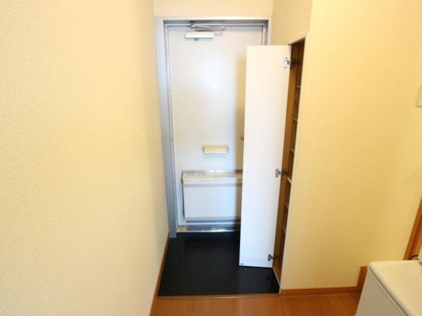  大和路線・関西本線/大和小泉駅 バス15分新町下車:停歩3分 1階 築23年