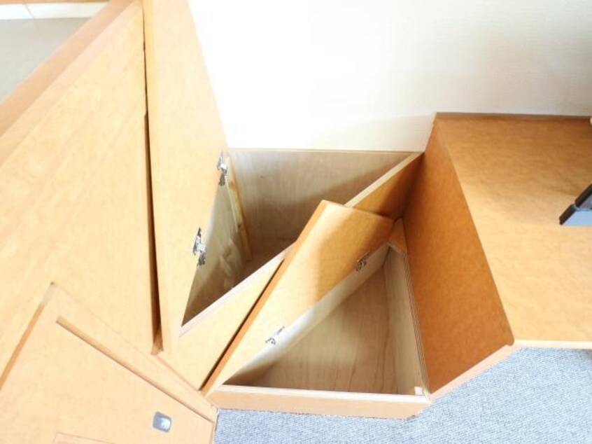  大和路線・関西本線/大和小泉駅 バス15分新町下車:停歩3分 1階 築23年