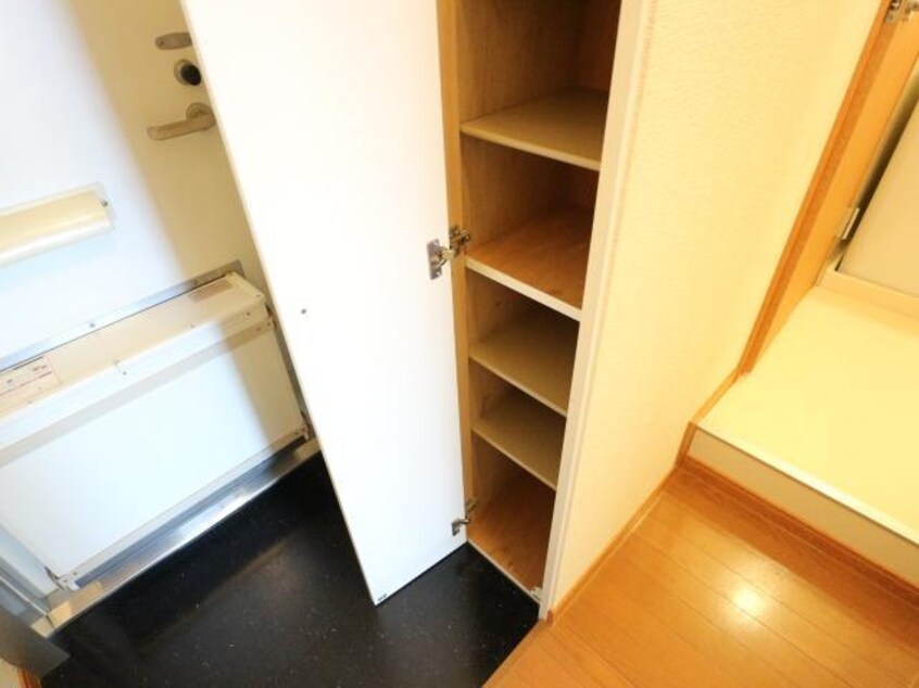  大和路線・関西本線/大和小泉駅 バス15分新町下車:停歩3分 1階 築23年