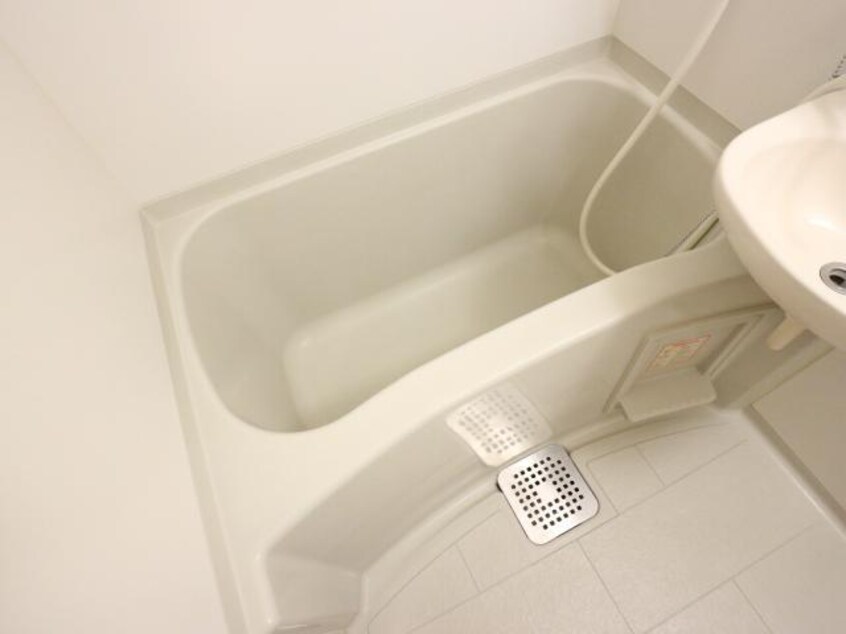  大和路線・関西本線/大和小泉駅 バス15分新町下車:停歩3分 1階 築23年