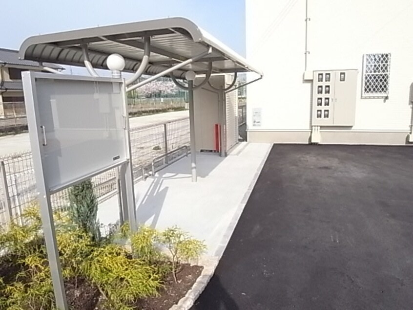  近鉄橿原線/平端駅 徒歩10分 1階 築12年