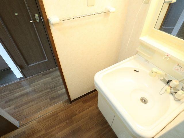  近鉄京都線/新祝園駅 バス13分光台6丁目下車:停歩3分 1階 築30年