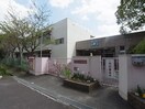 奈良市立朱雀幼稚園(幼稚園/保育園)まで436m 近鉄京都線/高の原駅 徒歩17分 1-2階 築30年