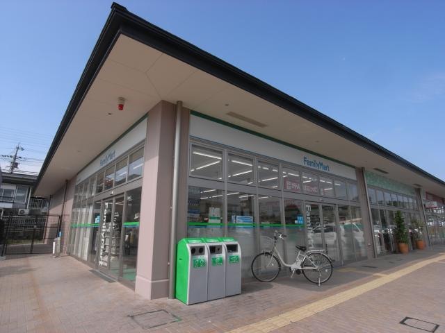 ファミリーマート近鉄あやめ池駅前店(コンビニ)まで768m 近鉄難波線・奈良線/菖蒲池駅 徒歩8分 1階 築35年