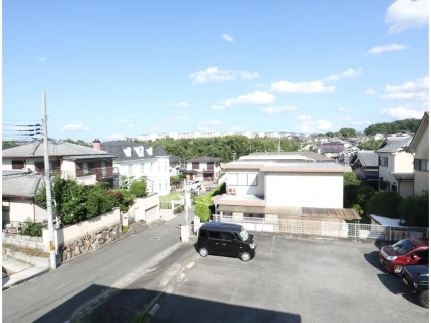 近鉄京都線/高の原駅 バス5分朱雀6丁目下車:停歩2分 1階 築30年