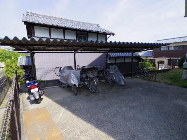  近鉄難波線・奈良線/大和西大寺駅 バス8分北秋篠下車:停歩1分 1階 築32年