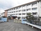 奈良市立平城中学校(中学校/中等教育学校)まで762m 近鉄難波線・奈良線/大和西大寺駅 バス8分北秋篠下車:停歩1分 1階 築32年