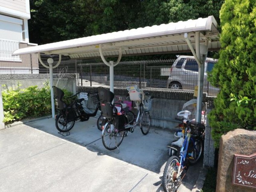  近鉄難波線・奈良線/大和西大寺駅 バス10分平城中山下車:停歩3分 1-2階 築19年