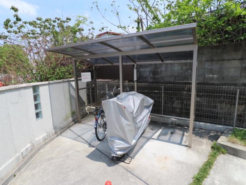  近鉄橿原線/尼ケ辻駅 徒歩2分 2階 築13年