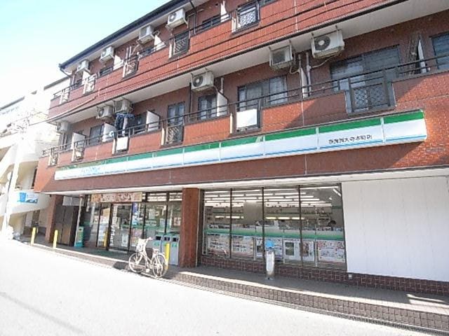 ファミリーマート奈良西大寺本町店(コンビニ)まで438m 近鉄難波線・奈良線/大和西大寺駅 徒歩10分 1階 築10年