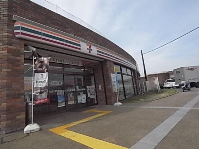 セブンイレブン精華町光台店(コンビニ)まで527m 近鉄京都線/新祝園駅 バス16分けいはんなプラザ下車:停歩1分 2階 築9年