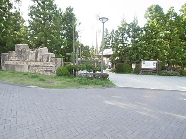 けいはんな記念公園(公園)まで2110m 近鉄京都線/新祝園駅 バス16分けいはんなプラザ下車:停歩1分 1階 築9年