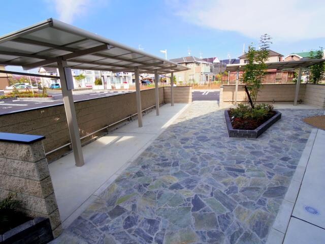  近鉄難波線・奈良線/大和西大寺駅 バス10分平城中山南口下車:停歩2分 1階 築8年