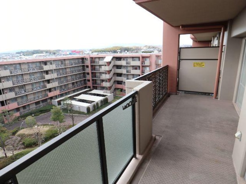  近鉄京都線/高の原駅 バス5分精華桜ヶ丘3丁目下車:停歩6分 6階 築26年