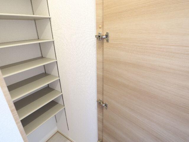  近鉄橿原線/尼ケ辻駅 徒歩7分 1階 築5年
