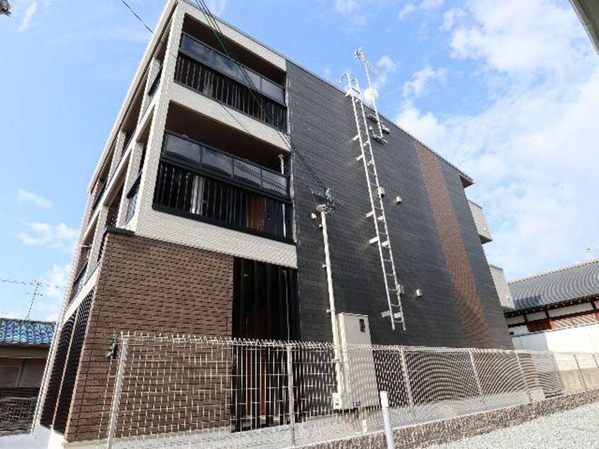  近鉄橿原線/尼ケ辻駅 徒歩19分 3階 築3年