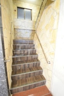 手すりがあって安心！ 大宝北天満ロイヤルハイツ