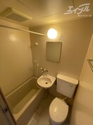 浴槽広めです。 クレール東天満