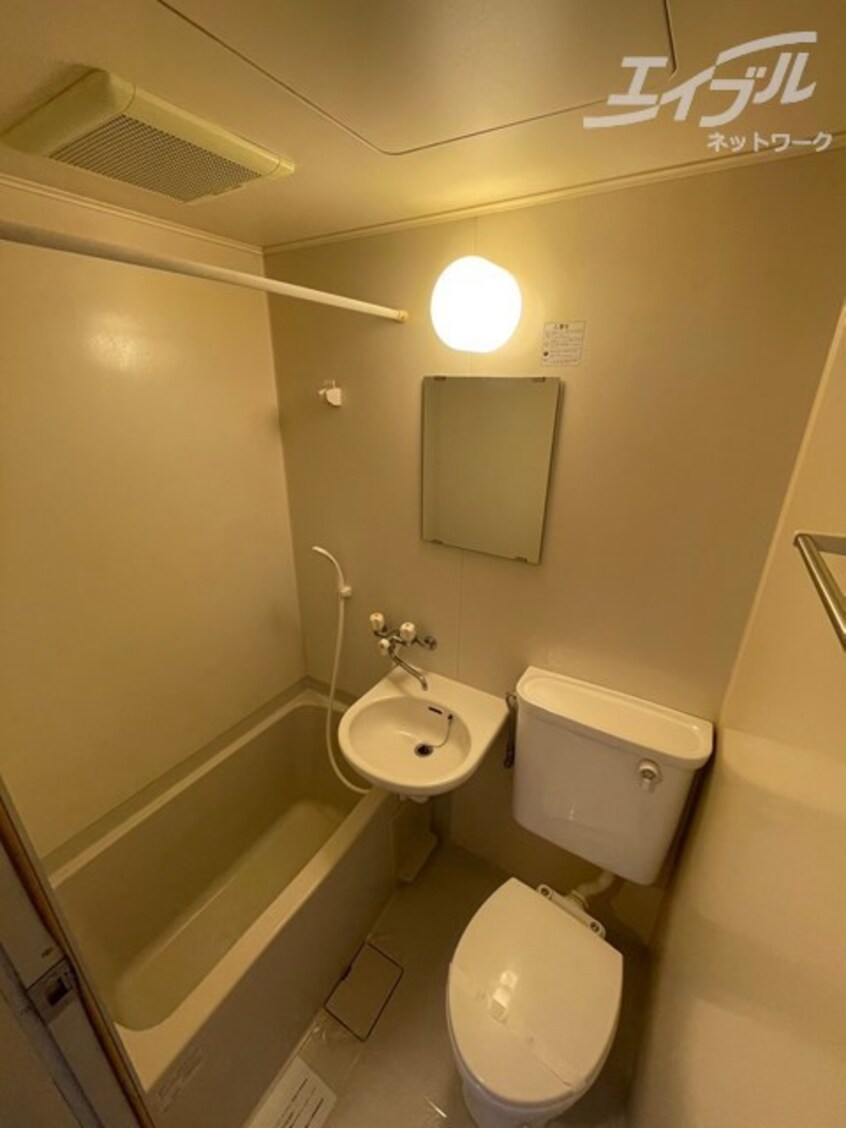 浴槽広めです。 クレール東天満