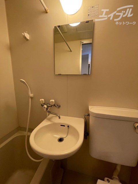 洗面所鏡付きになります。 クレール東天満