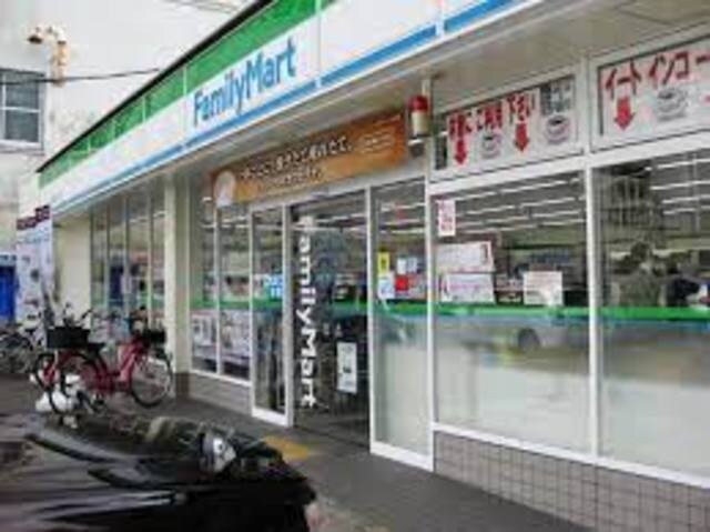 ファミリーマート福島海老江店(コンビニ)まで49m※ファミリーマート福島海老江店 S-RESIDENCE福島grande