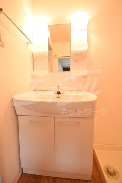 三和ビル