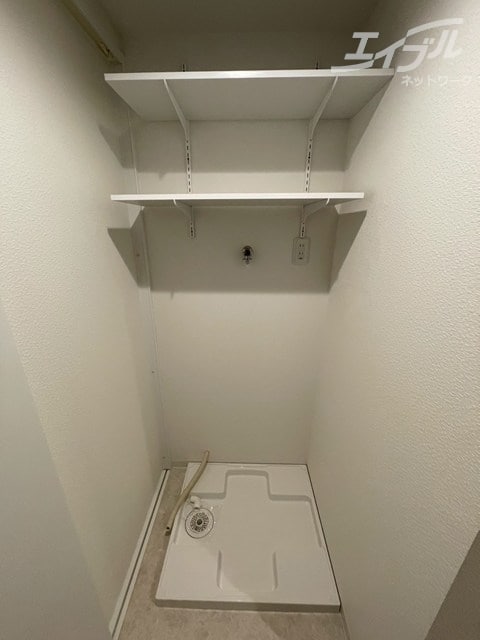 室内洗濯機置場になります。 天神橋ホワイトハイツ