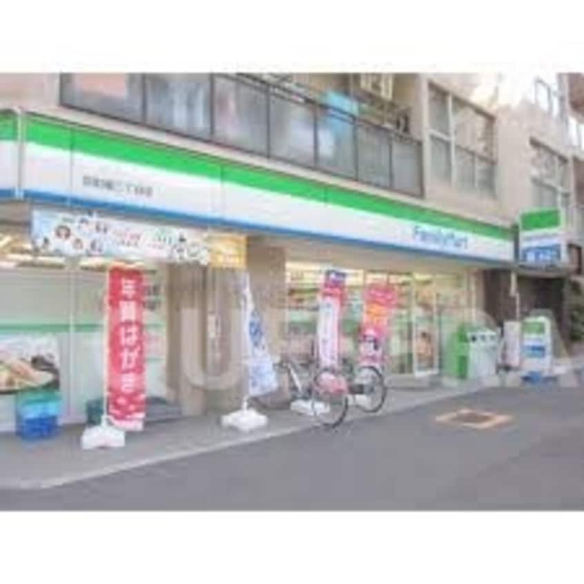 ファミリーマート京町堀三丁目店(コンビニ)まで164m※ファミリーマート京町堀三丁目店 アーデンタワー靭公園
