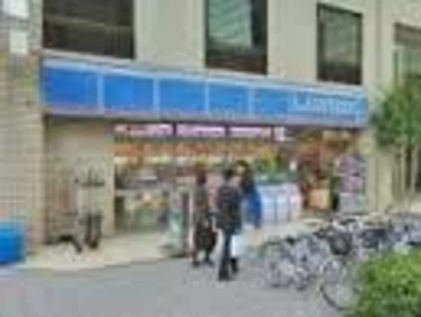 ローソン中津店(コンビニ)まで433m※ローソン中津店 大阪メトロ御堂筋線/中津駅 徒歩3分 11階 築13年