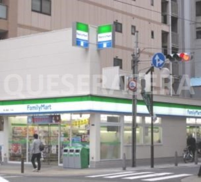 ファミリーマート東心斎橋一丁目店(コンビニ)まで677m※ファミリーマート東心斎橋一丁目店 La Douceur心斎橋　