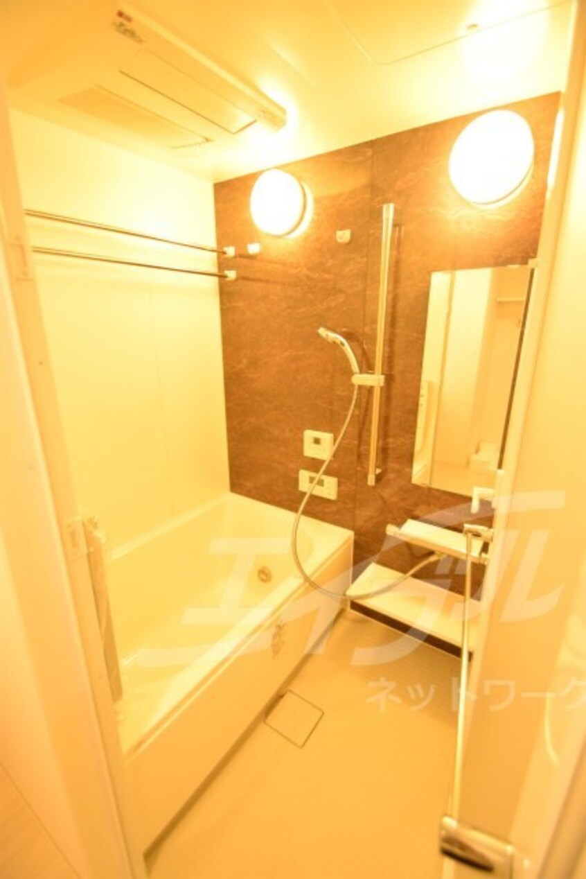  プレサンス心斎橋ニスト